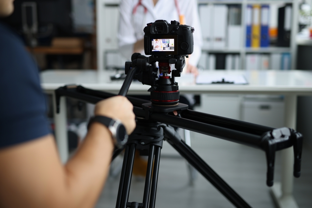 Video Marketing for Doctors: Crafting Emotional Connections Through Video Narratives